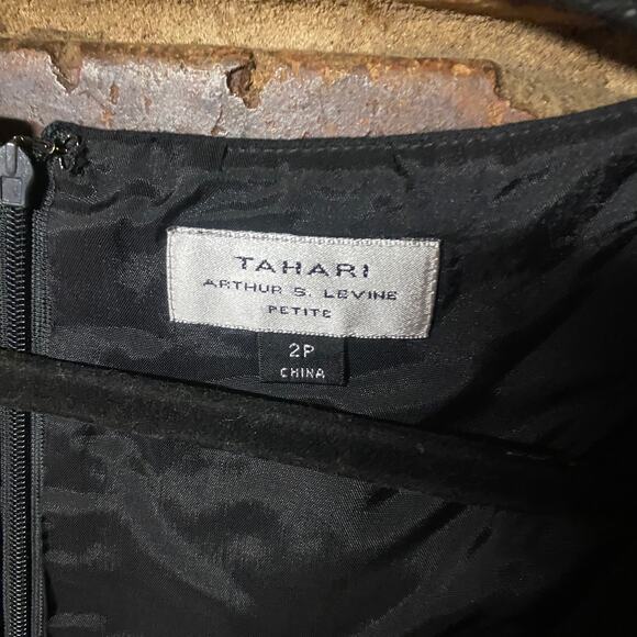 Tahari Arthur S Levine Black Sleeveless Knee Length Sheath Pencil Dress Size 2P - Picture 4 of 7